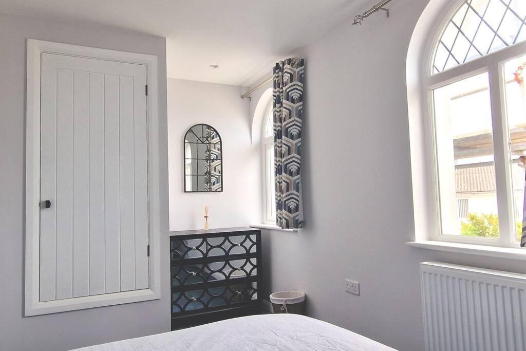 Sea View Luxury 5 Star Cottage Near Milford Marina Milford Haven Eksteriør billede